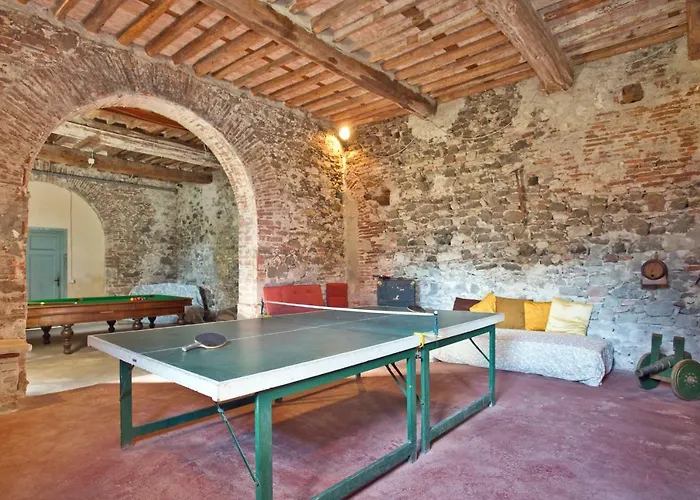 Trenta Prestigious Enchanting Garden Villa *
